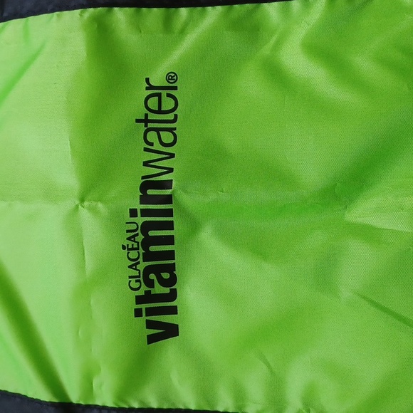 Vitamin Water sling pack - Picture 2 of 4